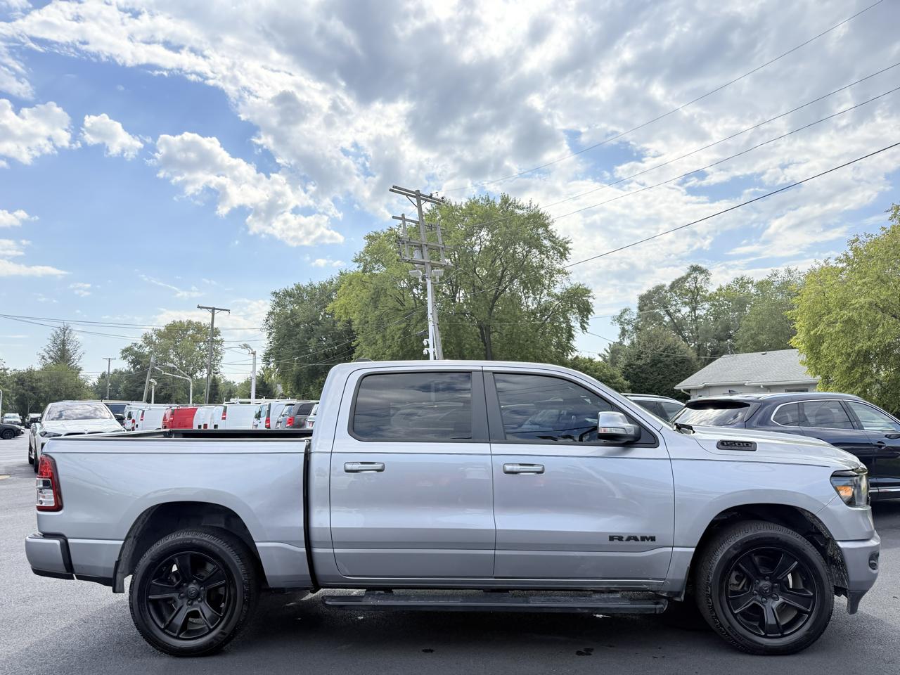 RAM 1500 Big Horn 4x4 Crew Cab 5'7" Box 2020
