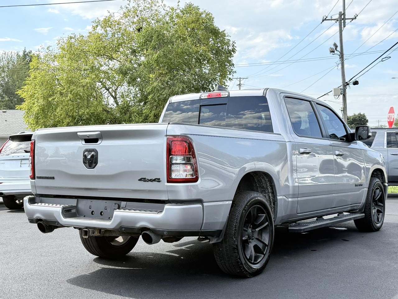 RAM 1500 Big Horn 4x4 Crew Cab 5'7" Box 2020