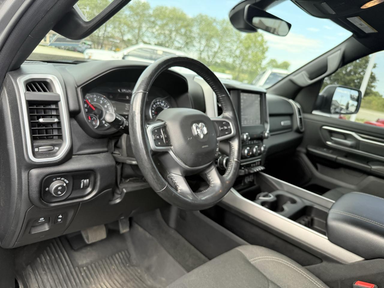 RAM 1500 Big Horn 4x4 Crew Cab 5'7" Box 2020