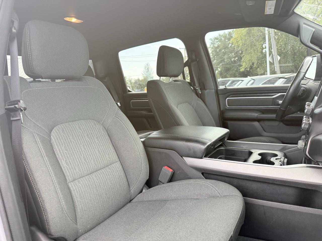 RAM 1500 Big Horn 4x4 Crew Cab 5'7" Box 2020