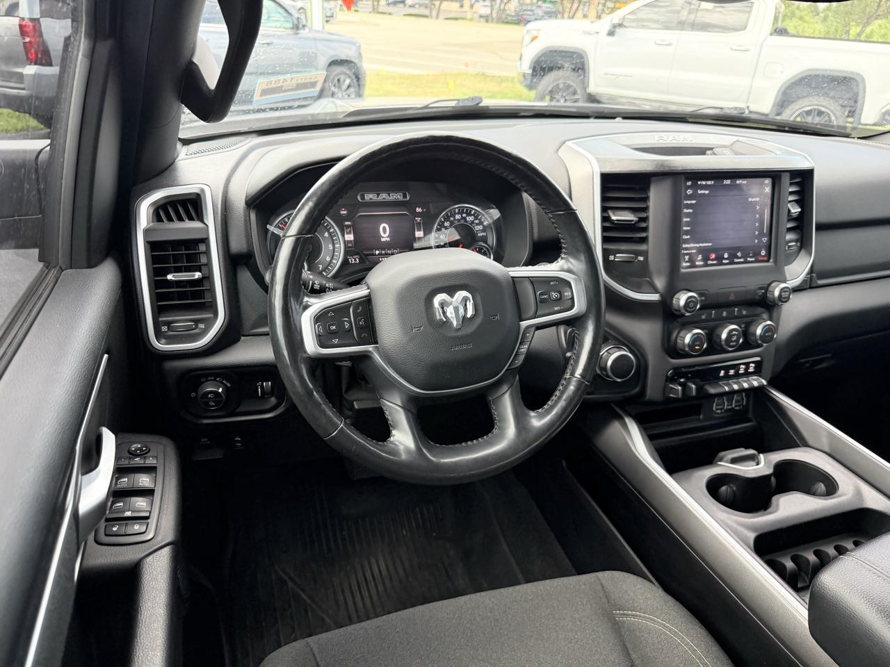 RAM 1500 Big Horn 4x4 Crew Cab 5'7" Box 2020