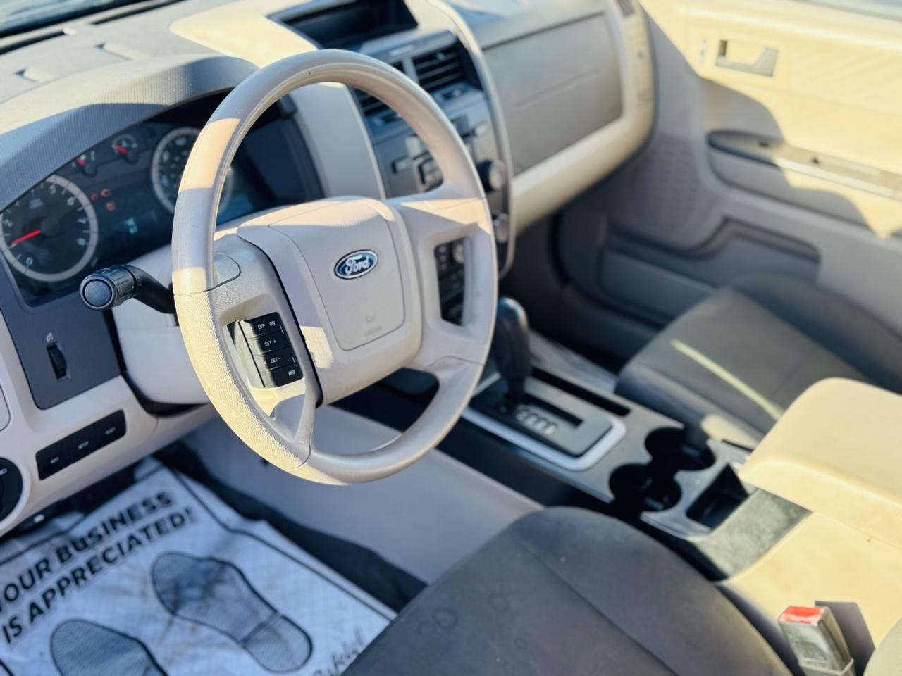 Ford Escape FWD 4dr XLS 2012