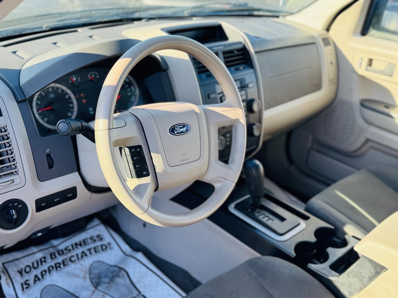 Ford Escape FWD 4dr XLS 2012