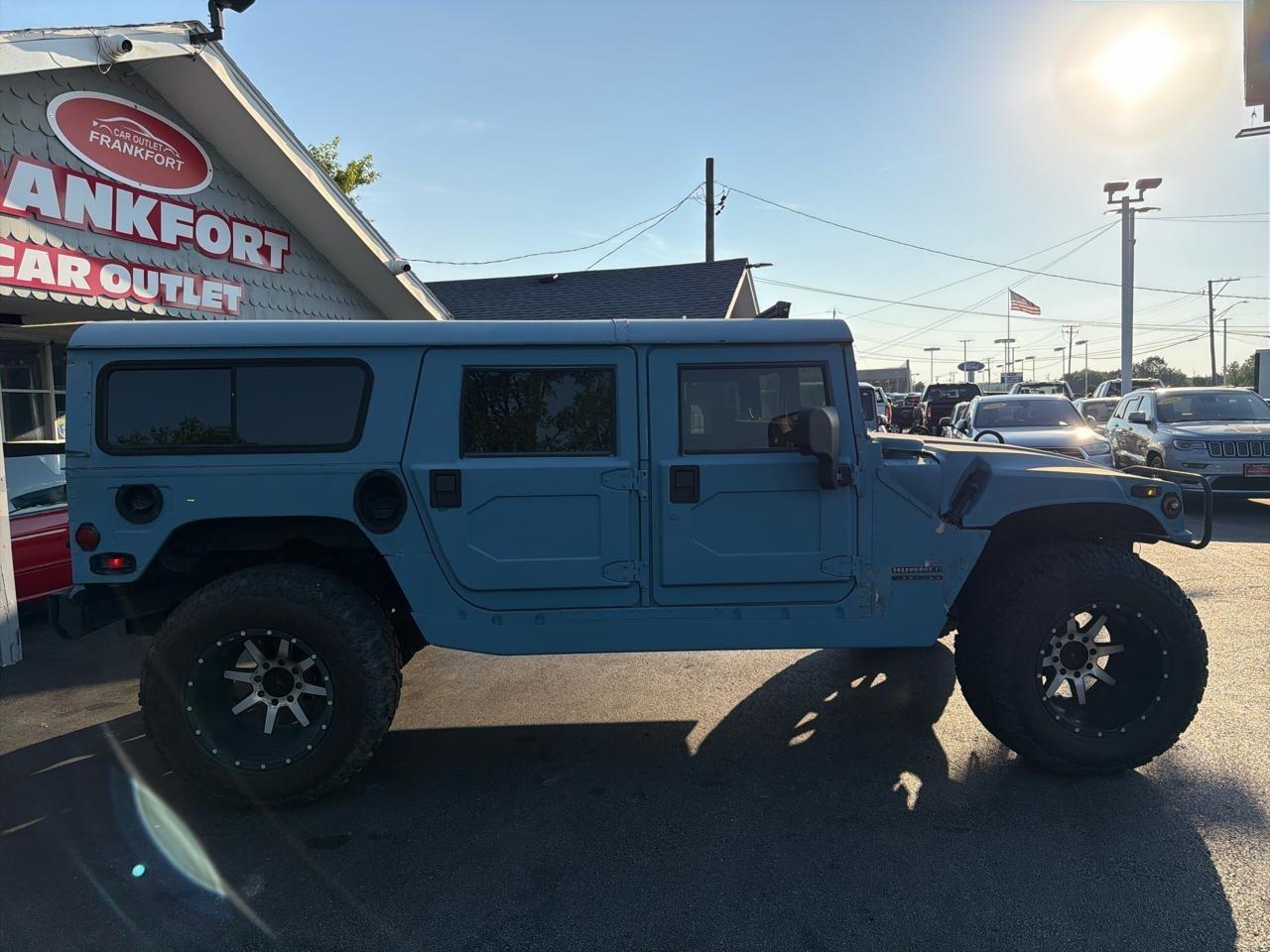 AM General Hummer 4-Passenger Wgn Enclosed 2001