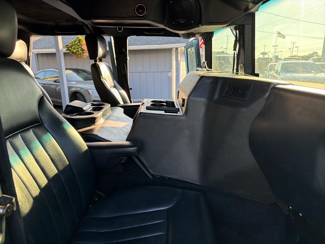 AM General Hummer 4-Passenger Wgn Enclosed 2001