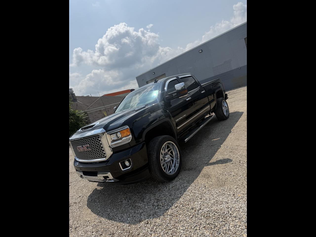 2017 GMC Sierra 2500HD Denali Crew Cab 4WD