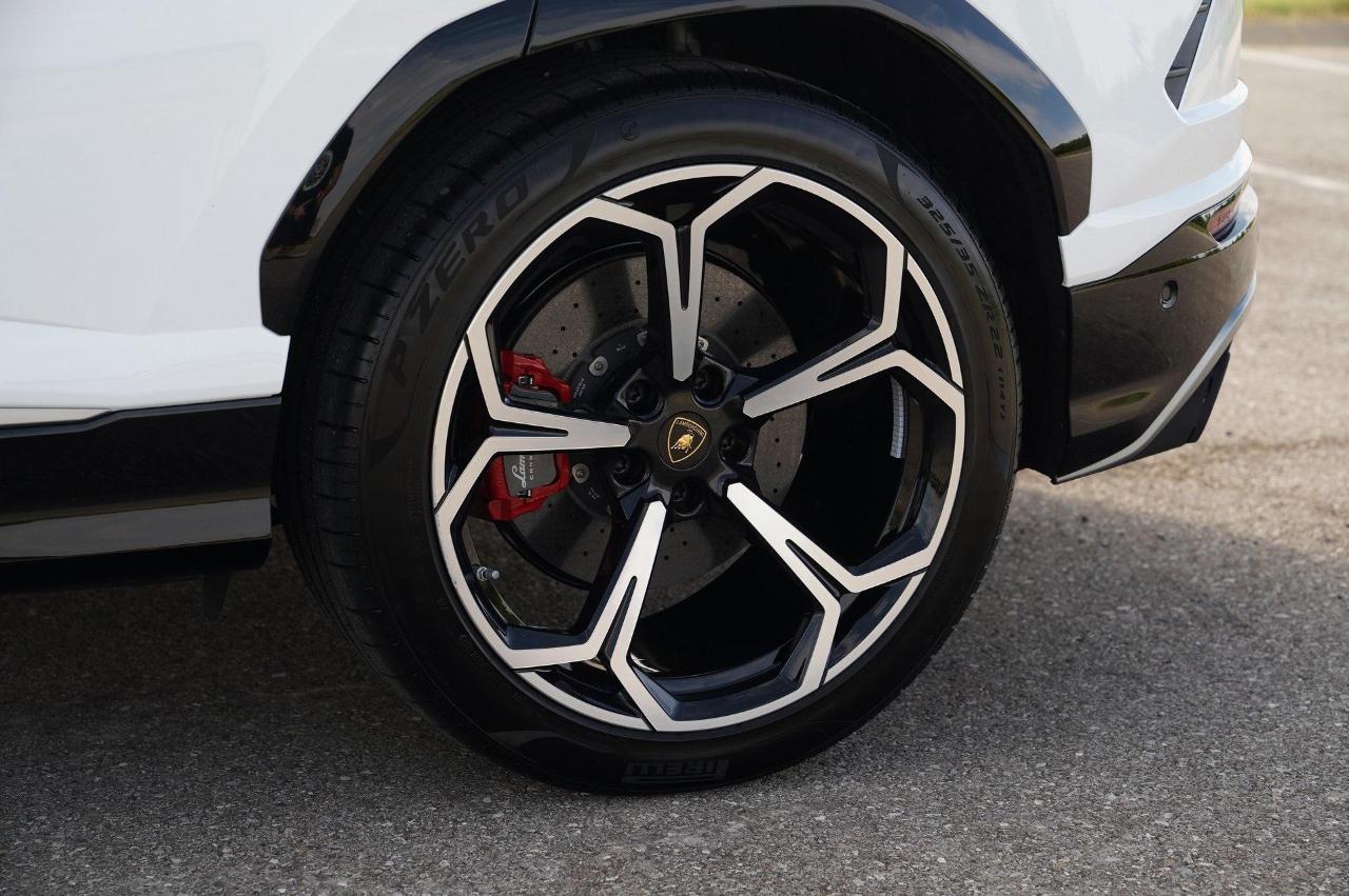 Lamborghini Urus Base 2020