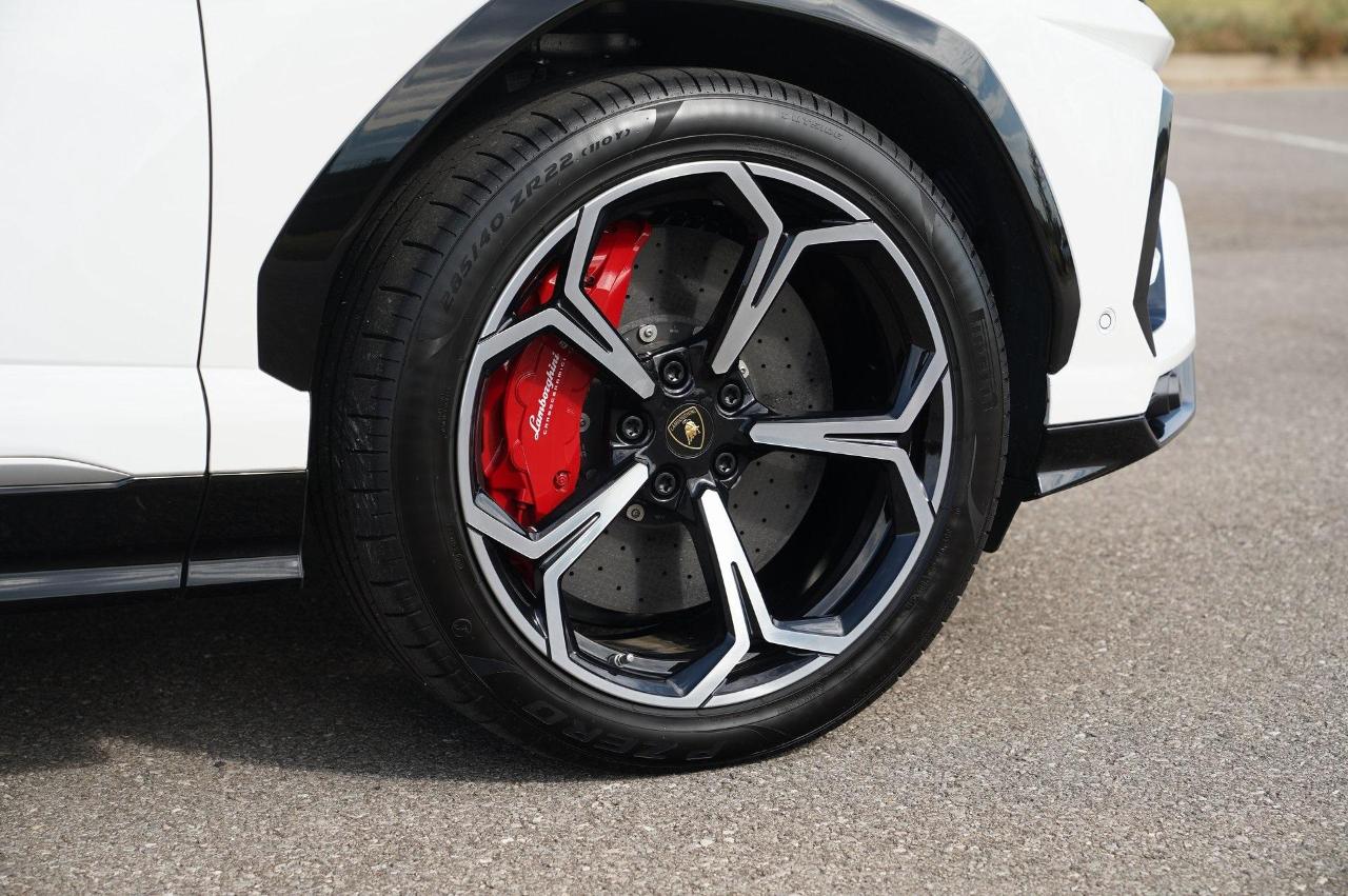 Lamborghini Urus Base 2020