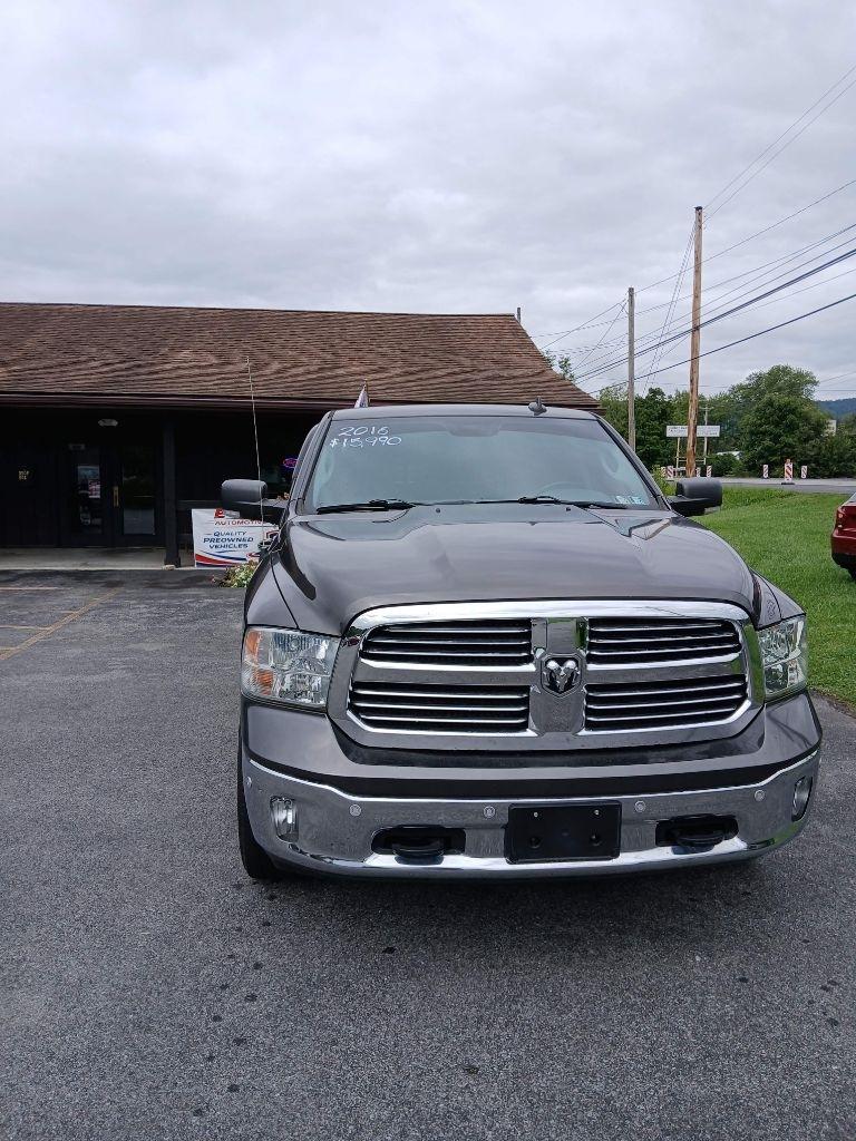 RAM 1500 SLT Crew Cab SWB 4WD 2016