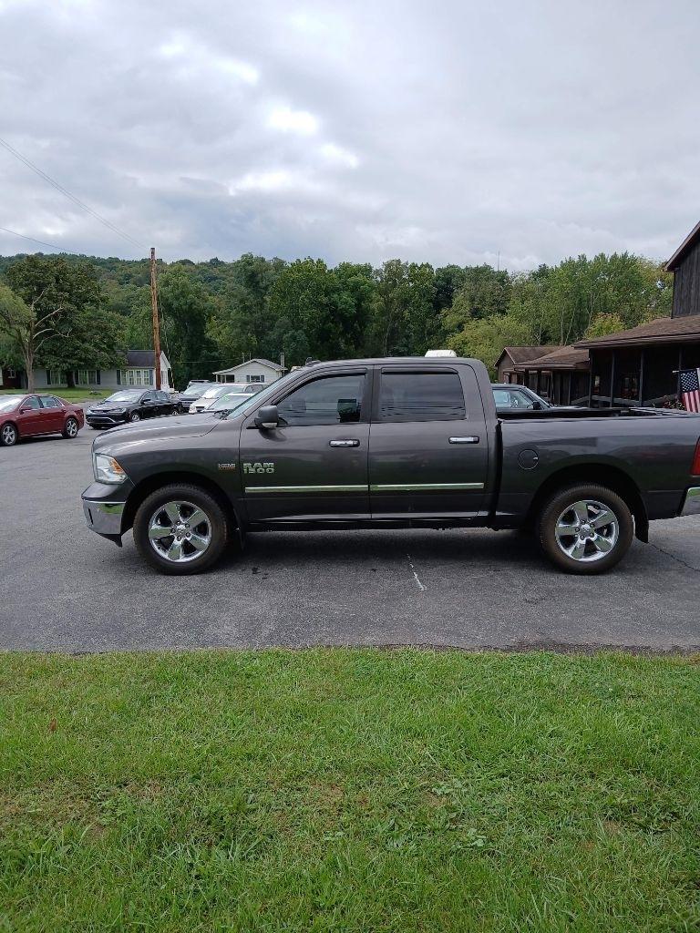 RAM 1500 SLT Crew Cab SWB 4WD 2016