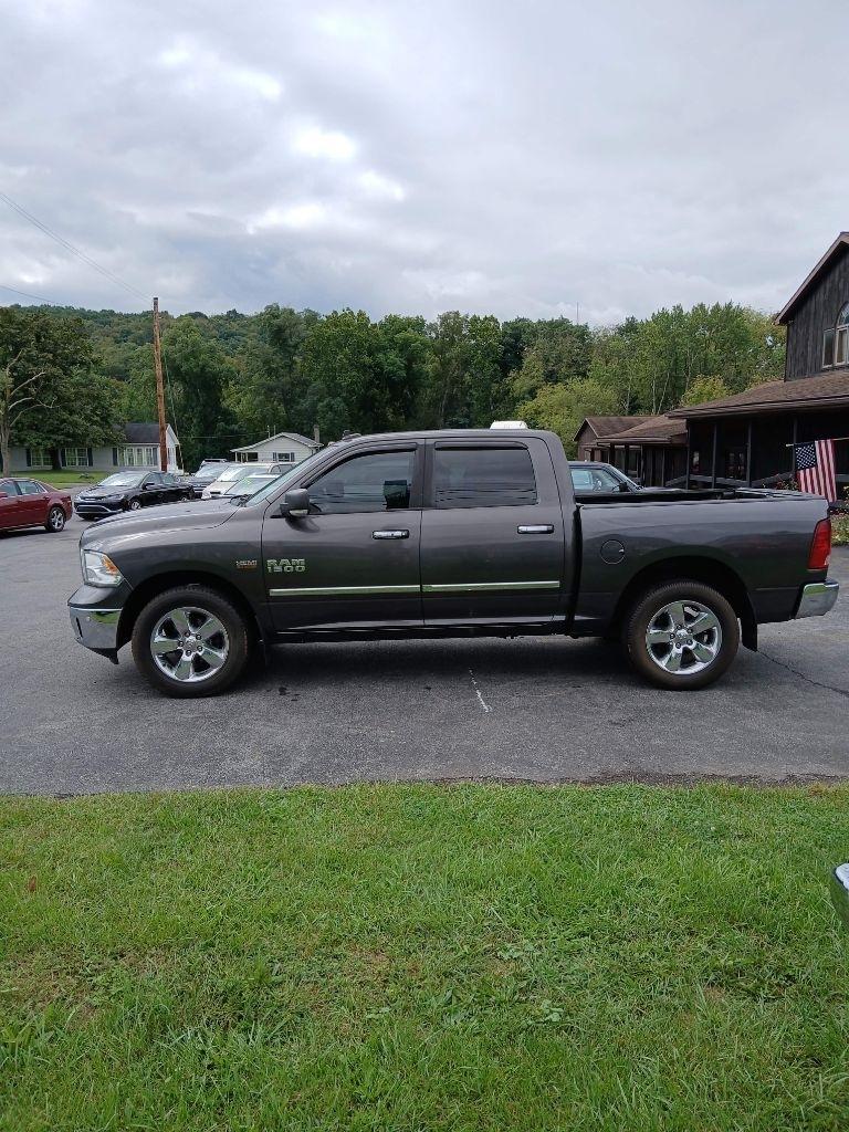 RAM 1500 SLT Crew Cab SWB 4WD 2016