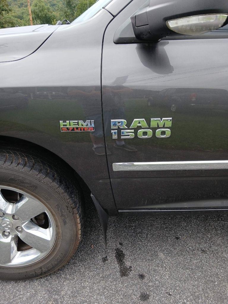 RAM 1500 SLT Crew Cab SWB 4WD 2016