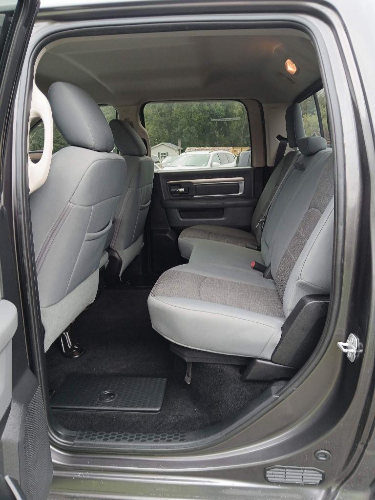 RAM 1500 SLT Crew Cab SWB 4WD 2016