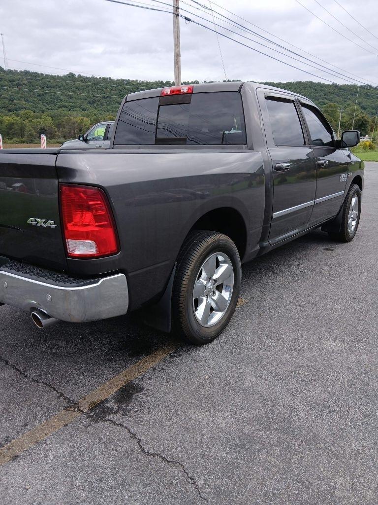 RAM 1500 SLT Crew Cab SWB 4WD 2016