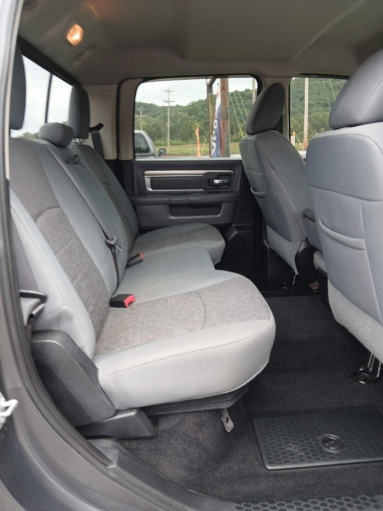 RAM 1500 SLT Crew Cab SWB 4WD 2016