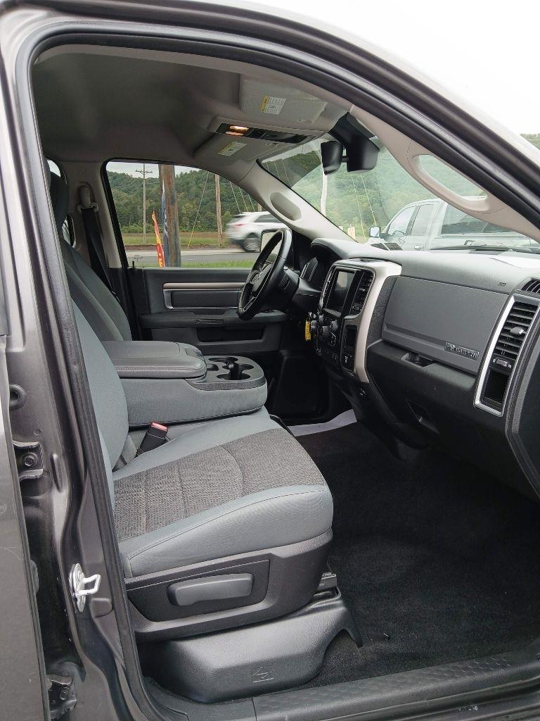 RAM 1500 SLT Crew Cab SWB 4WD 2016