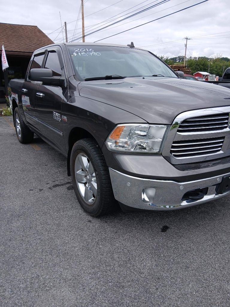 RAM 1500 SLT Crew Cab SWB 4WD 2016