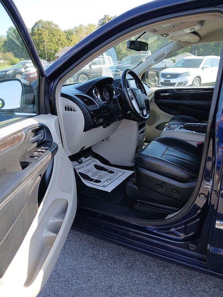 Chrysler Town & Country Touring 2016