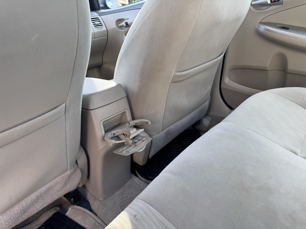 Toyota Corolla LE 2010