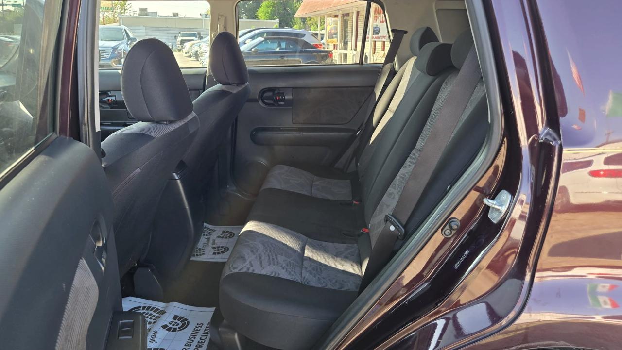 Scion xB 5-Door Wagon 5-Spd MT 2014
