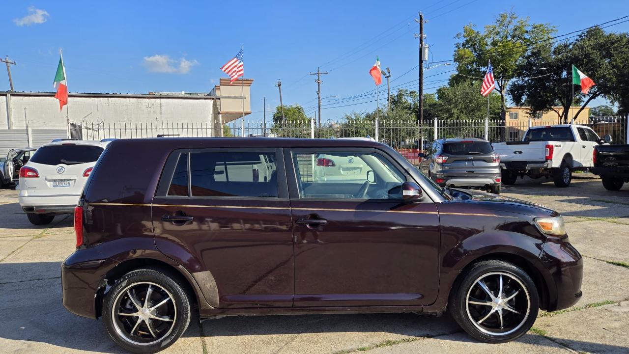 Scion xB 5-Door Wagon 5-Spd MT 2014