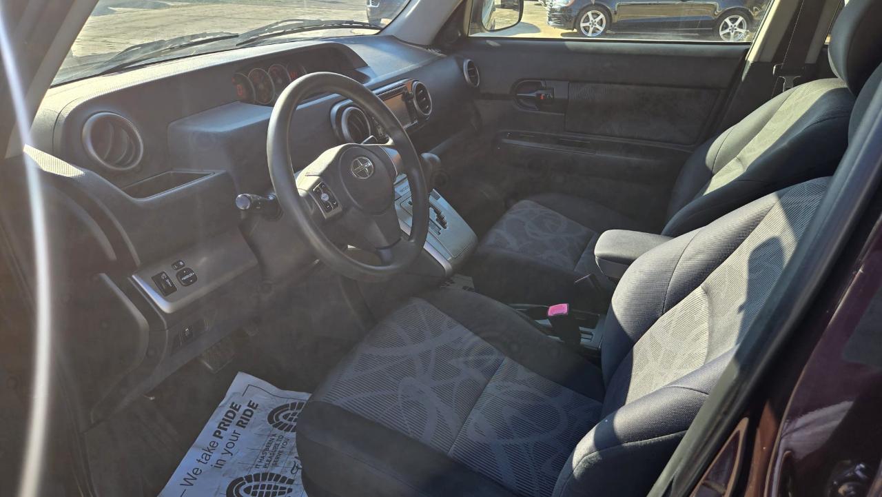 Scion xB 5-Door Wagon 5-Spd MT 2014