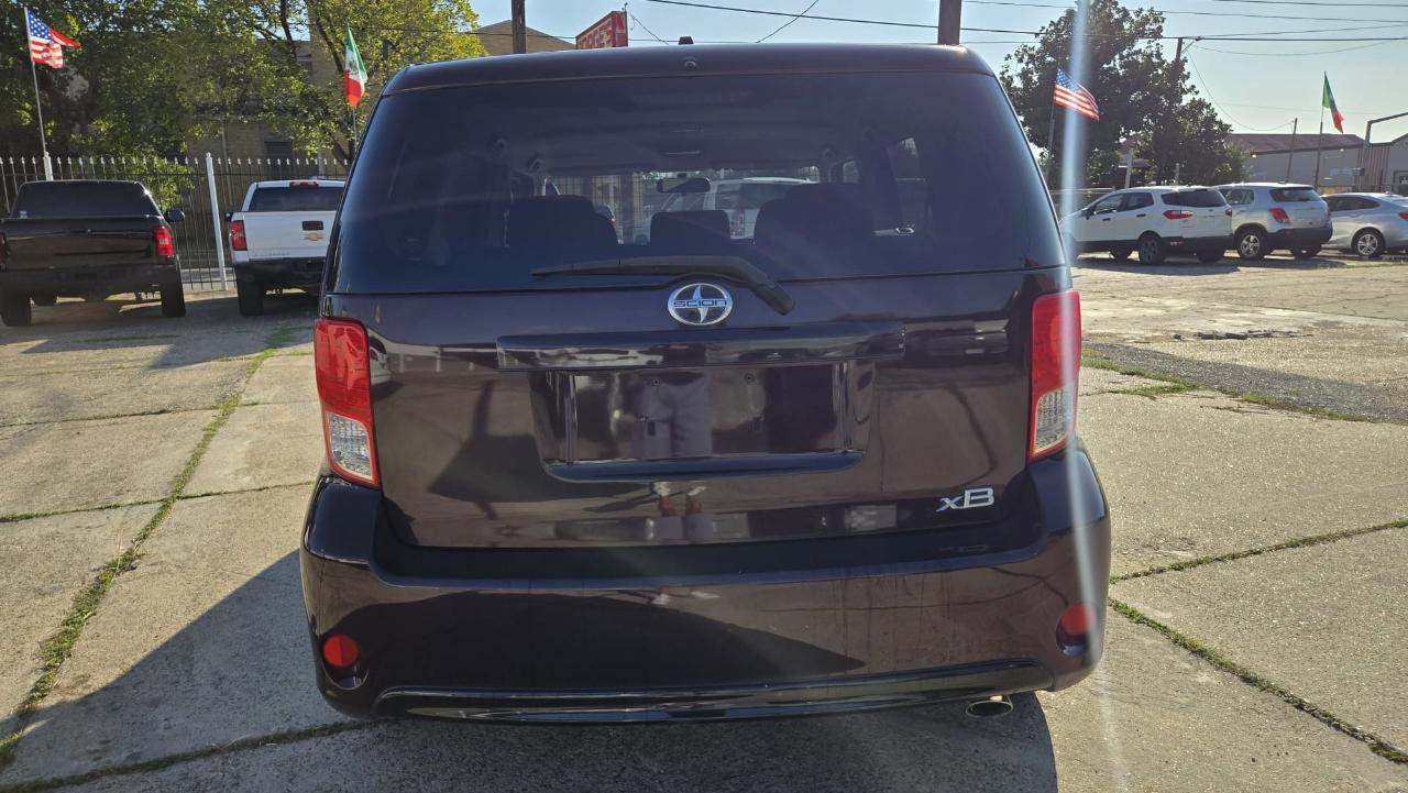 Scion xB 5-Door Wagon 5-Spd MT 2014