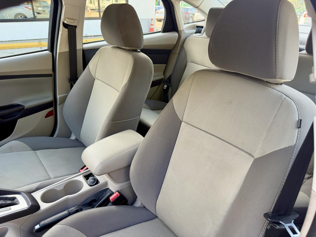 Ford Focus SE Sedan 2014