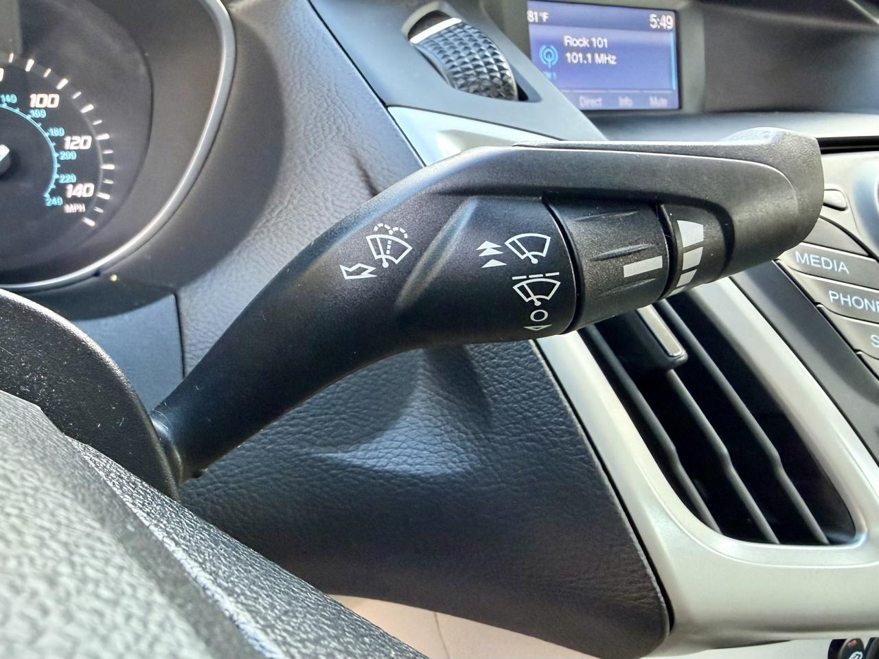 Ford Focus SE Sedan 2014
