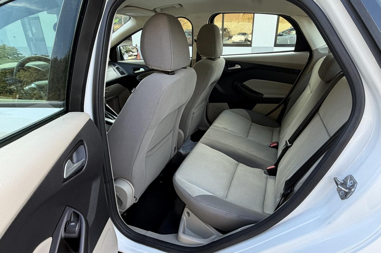 Ford Focus SE Sedan 2014
