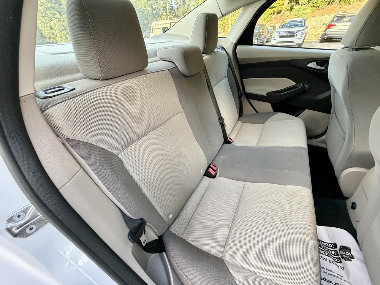 Ford Focus SE Sedan 2014