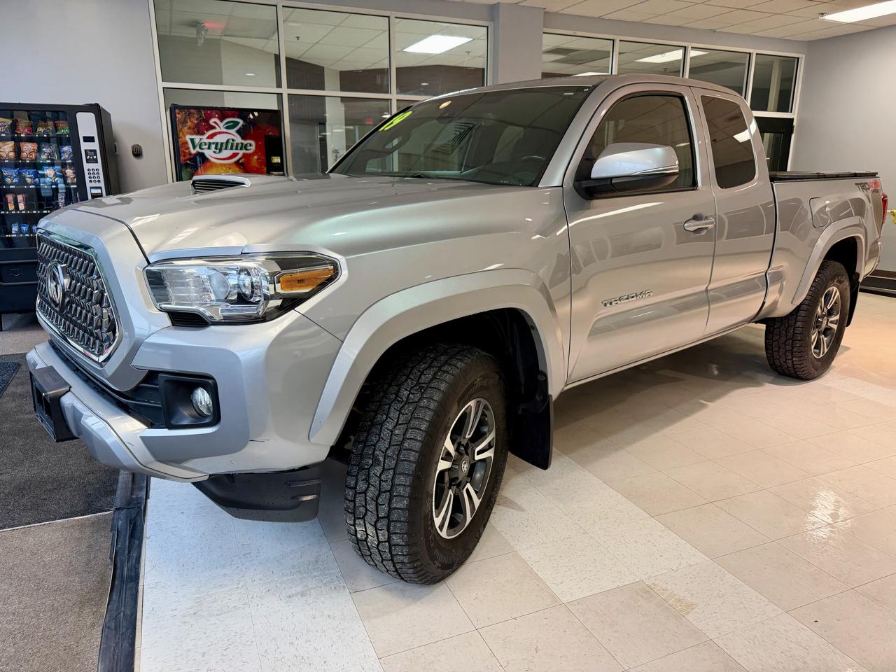 Toyota Tacoma 4WD Access Cab V6 AT TRD Sport (Natl) 2019