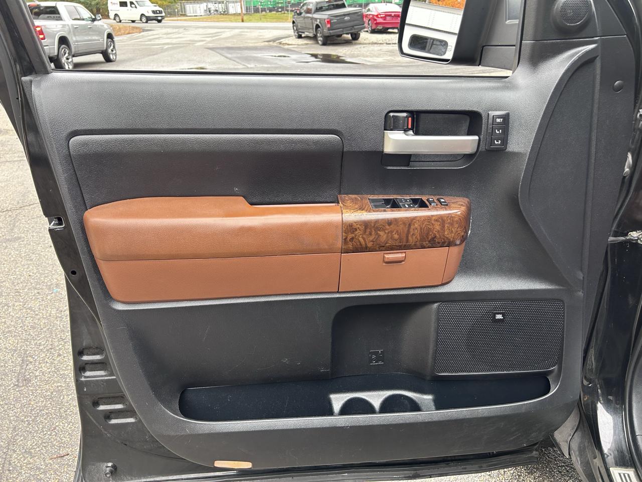 Toyota Tundra Limited 5.7L CrewMax 4WD 2010