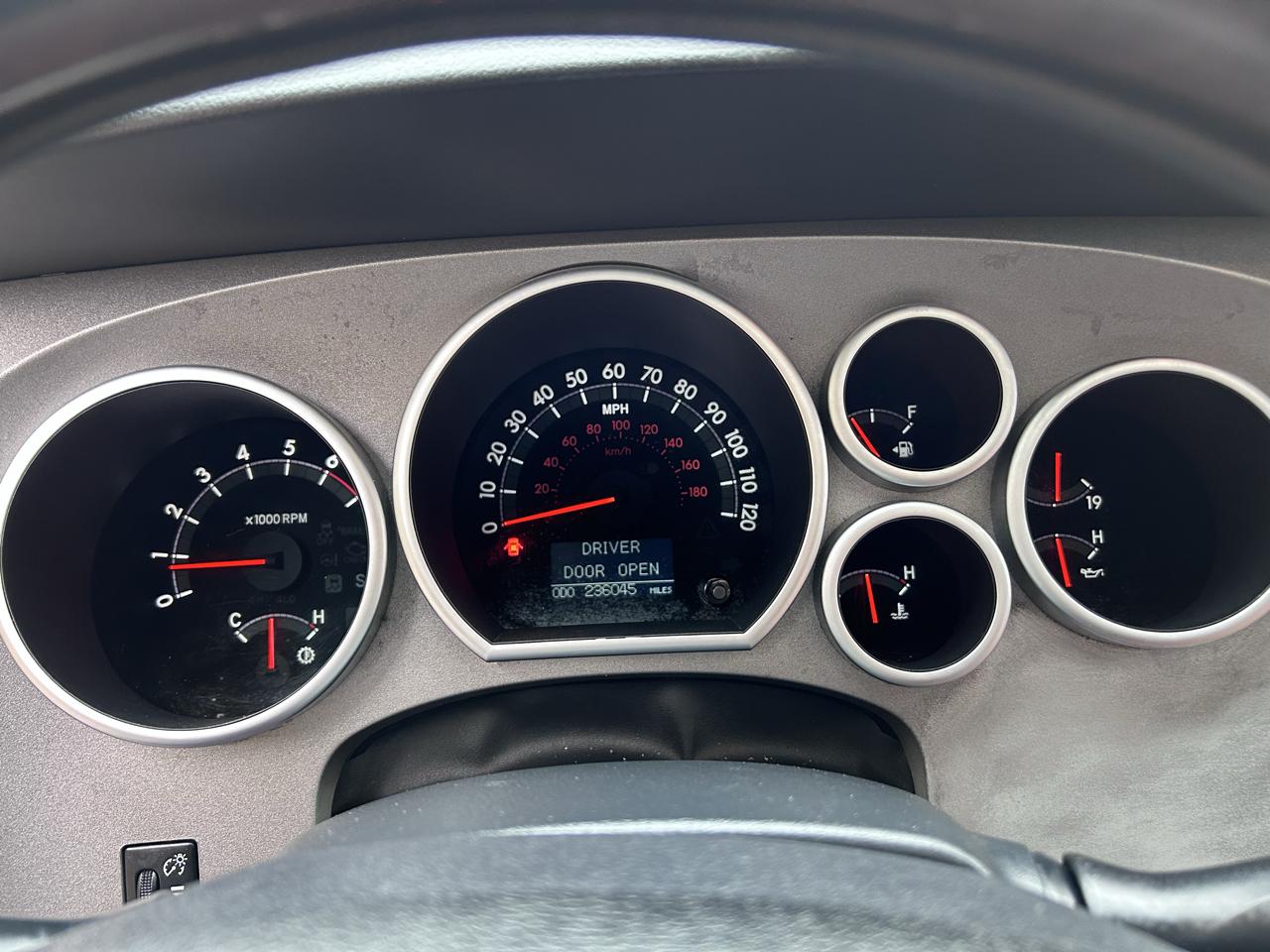 Toyota Tundra Limited 5.7L CrewMax 4WD 2010
