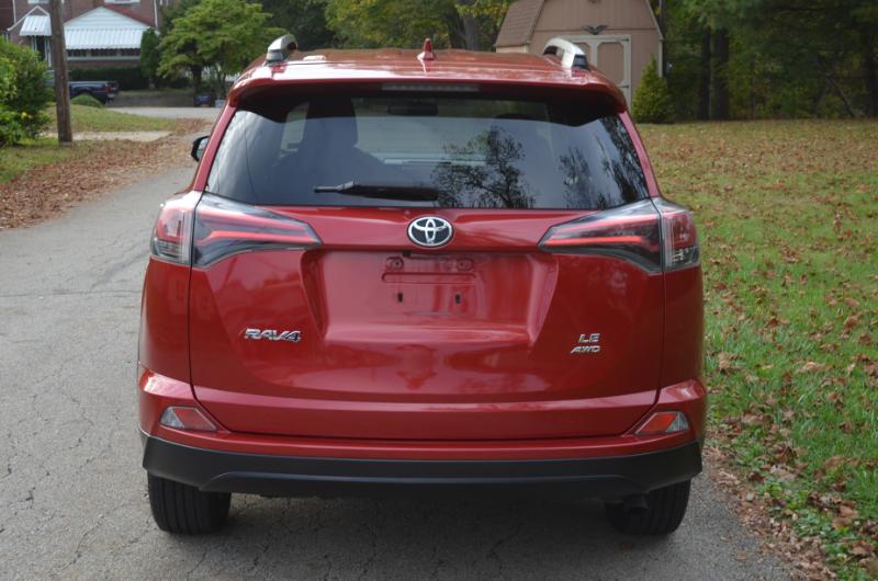 2016 Toyota RAV4 LE photo 3