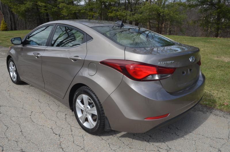 Hyundai Elantra  2016