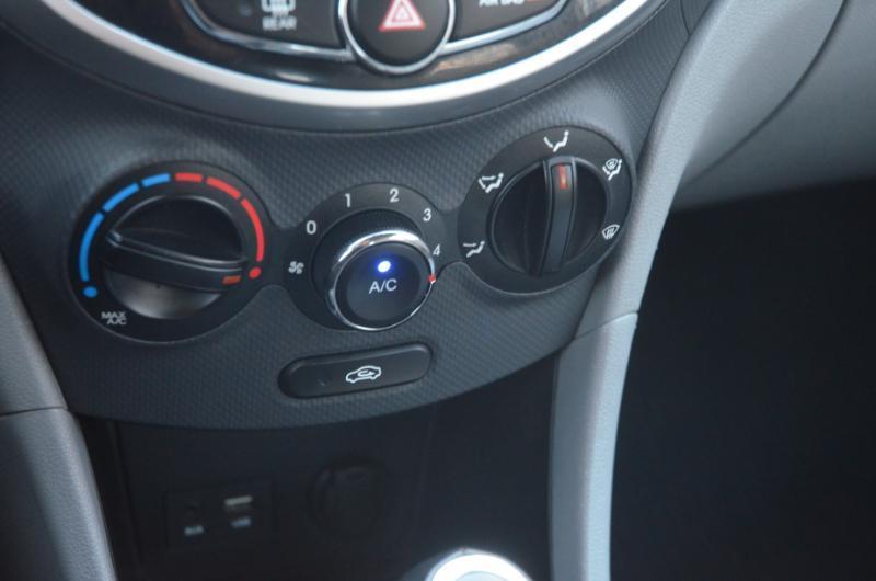 Hyundai Accent SE 5-Door 2014