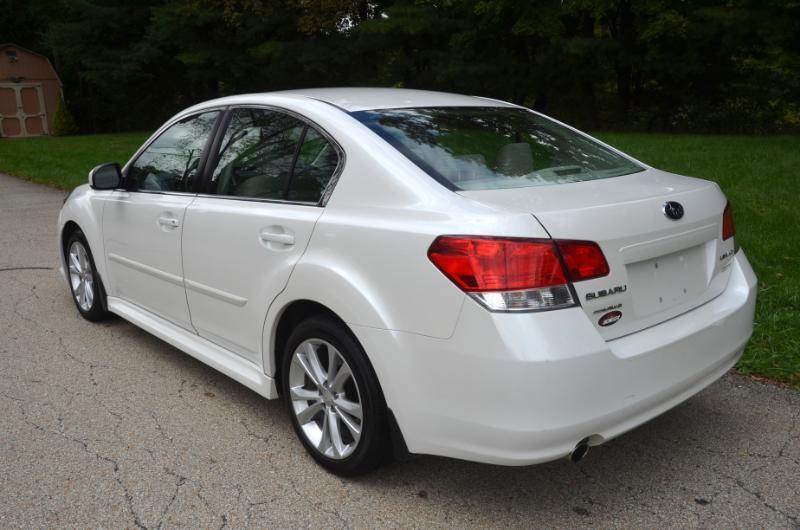 Subaru Legacy 2.5i Premium 2013