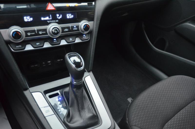 Hyundai Elantra SEL 2020