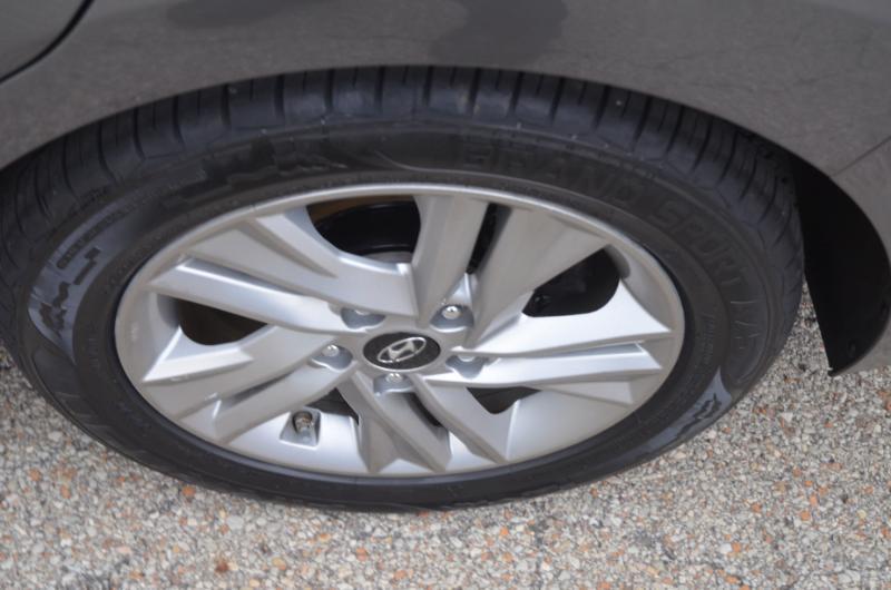 Hyundai Elantra SEL 2020