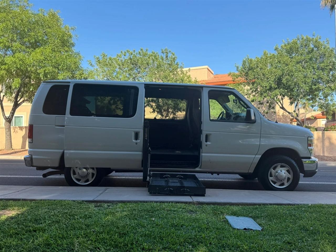 Ford Econoline E-150 XLT 2014