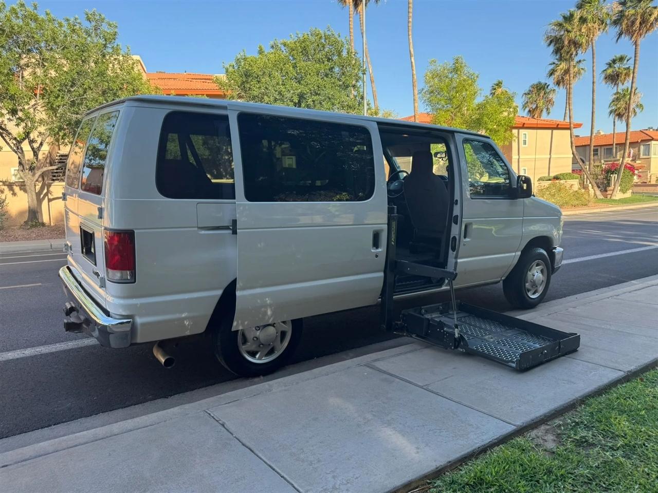 Ford Econoline E-150 XLT 2014