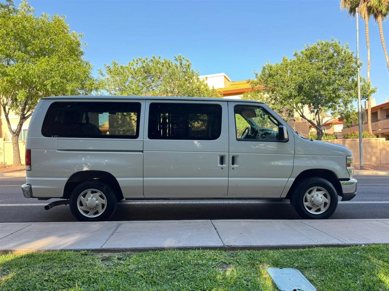 Ford Econoline E-150 XLT 2014