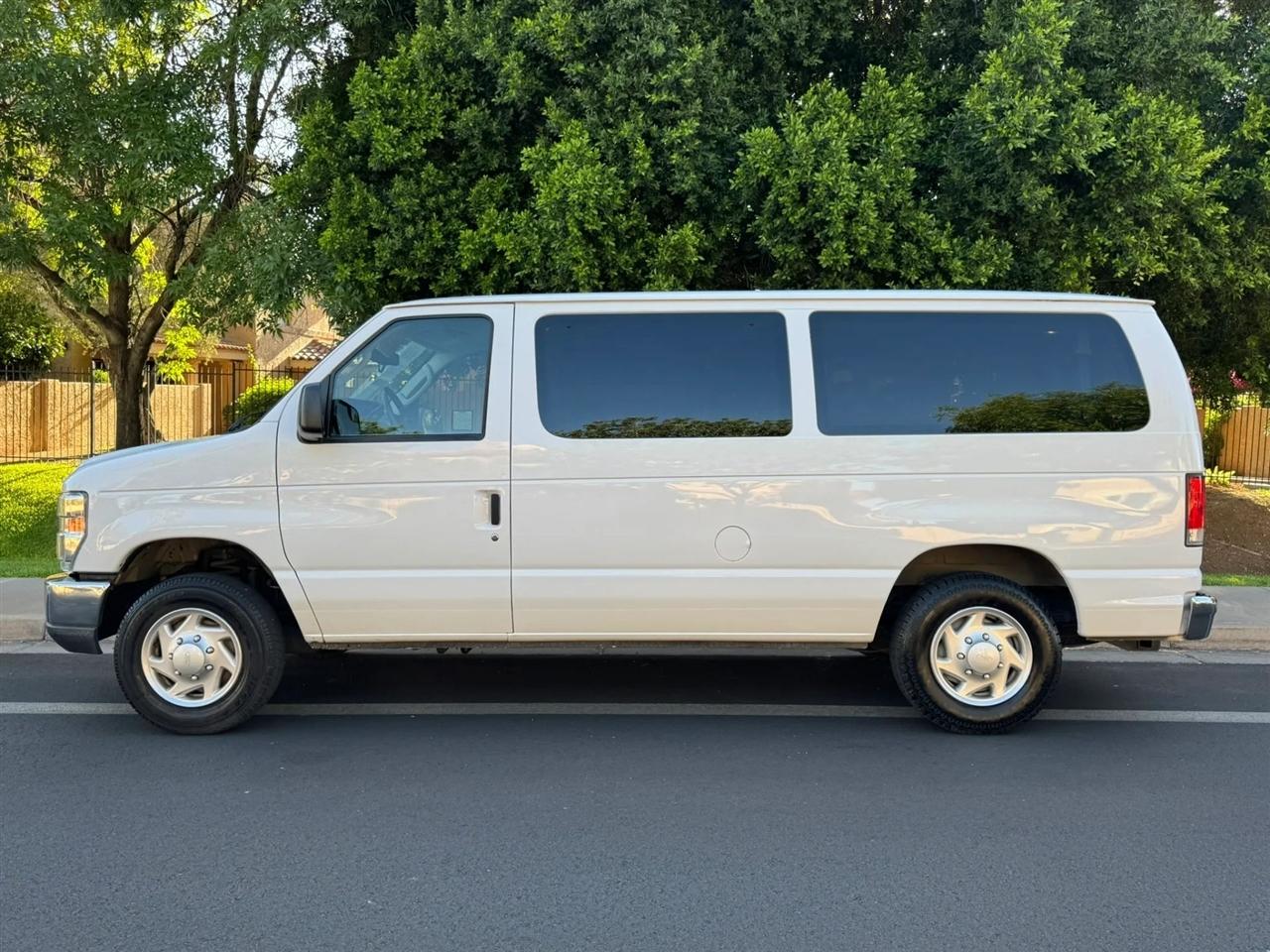 Ford Econoline E-150 XLT 2014