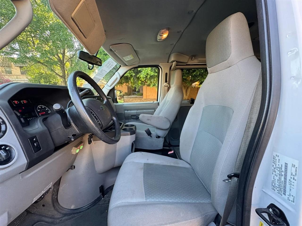 Ford Econoline E-150 XLT 2014