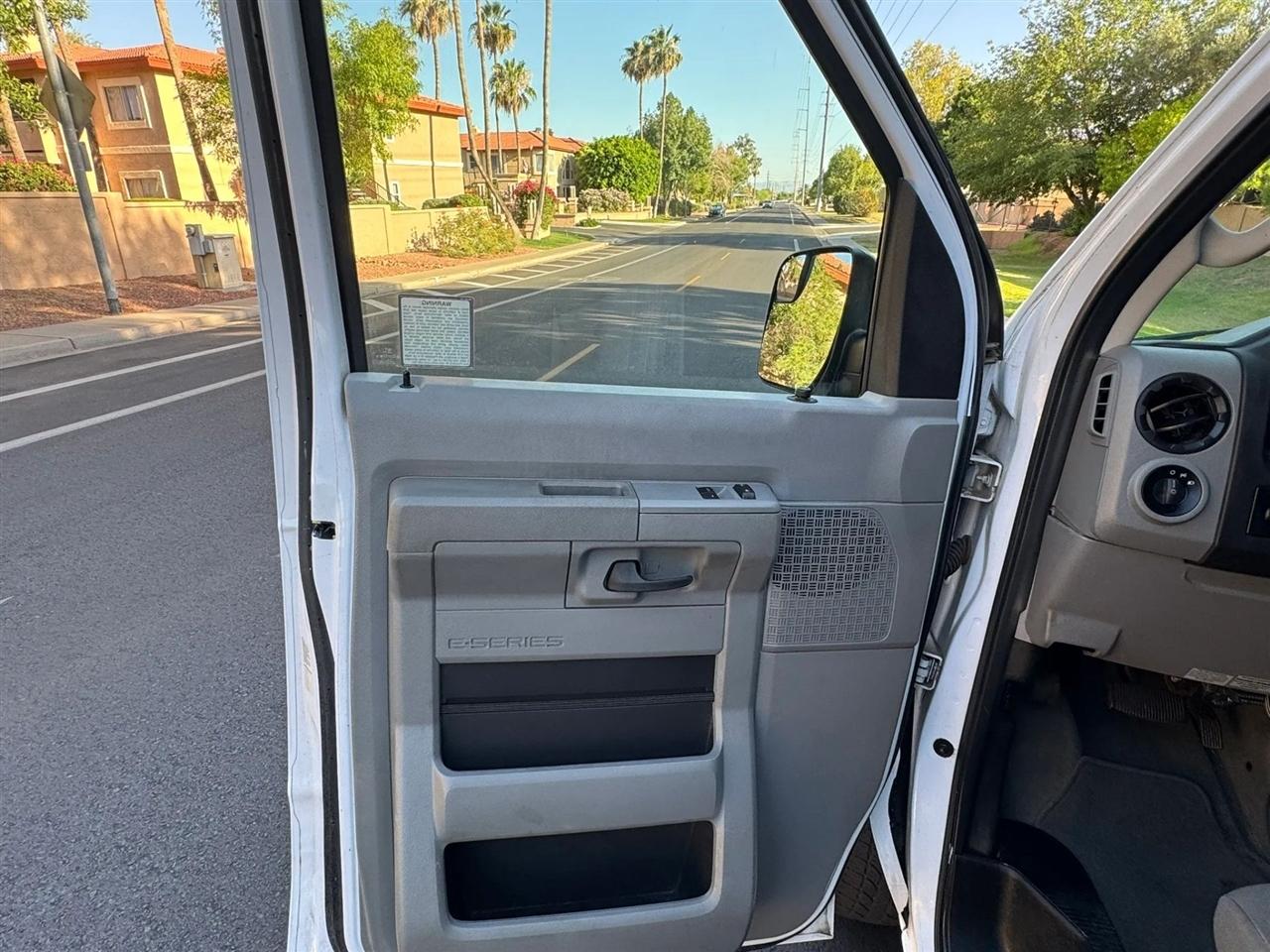 Ford Econoline E-150 XLT 2014