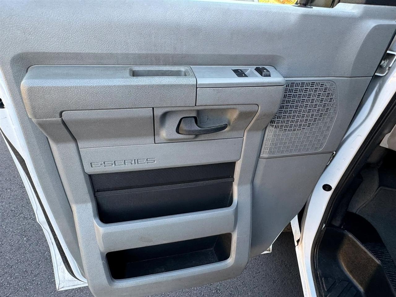 Ford Econoline E-150 XLT 2014