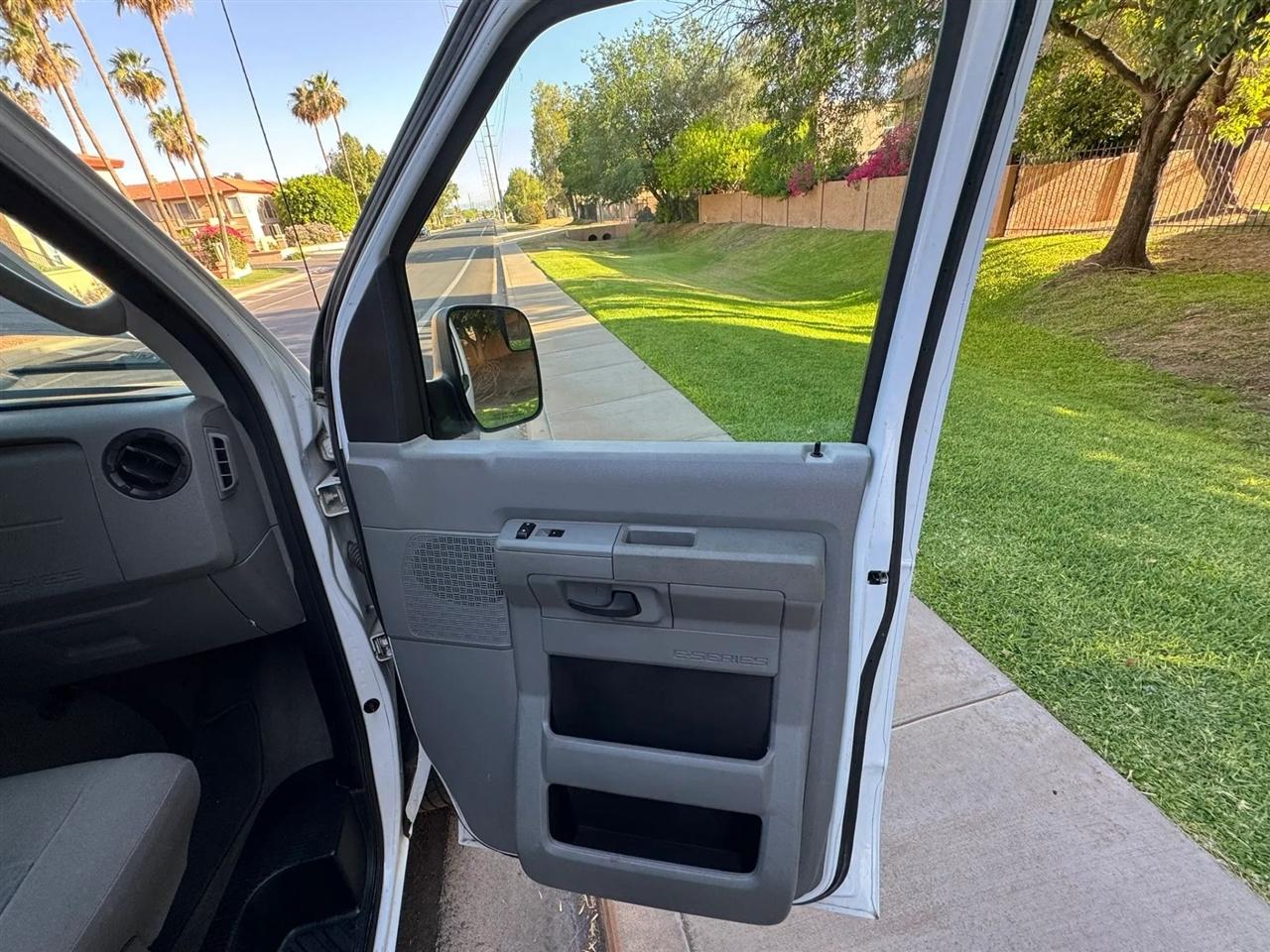 Ford Econoline E-150 XLT 2014