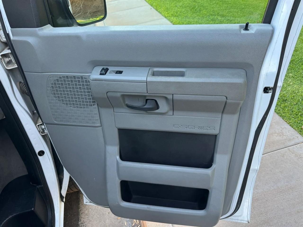 Ford Econoline E-150 XLT 2014
