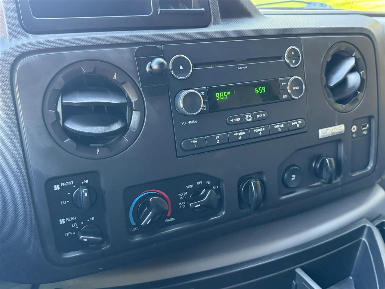 Ford Econoline E-150 XLT 2014
